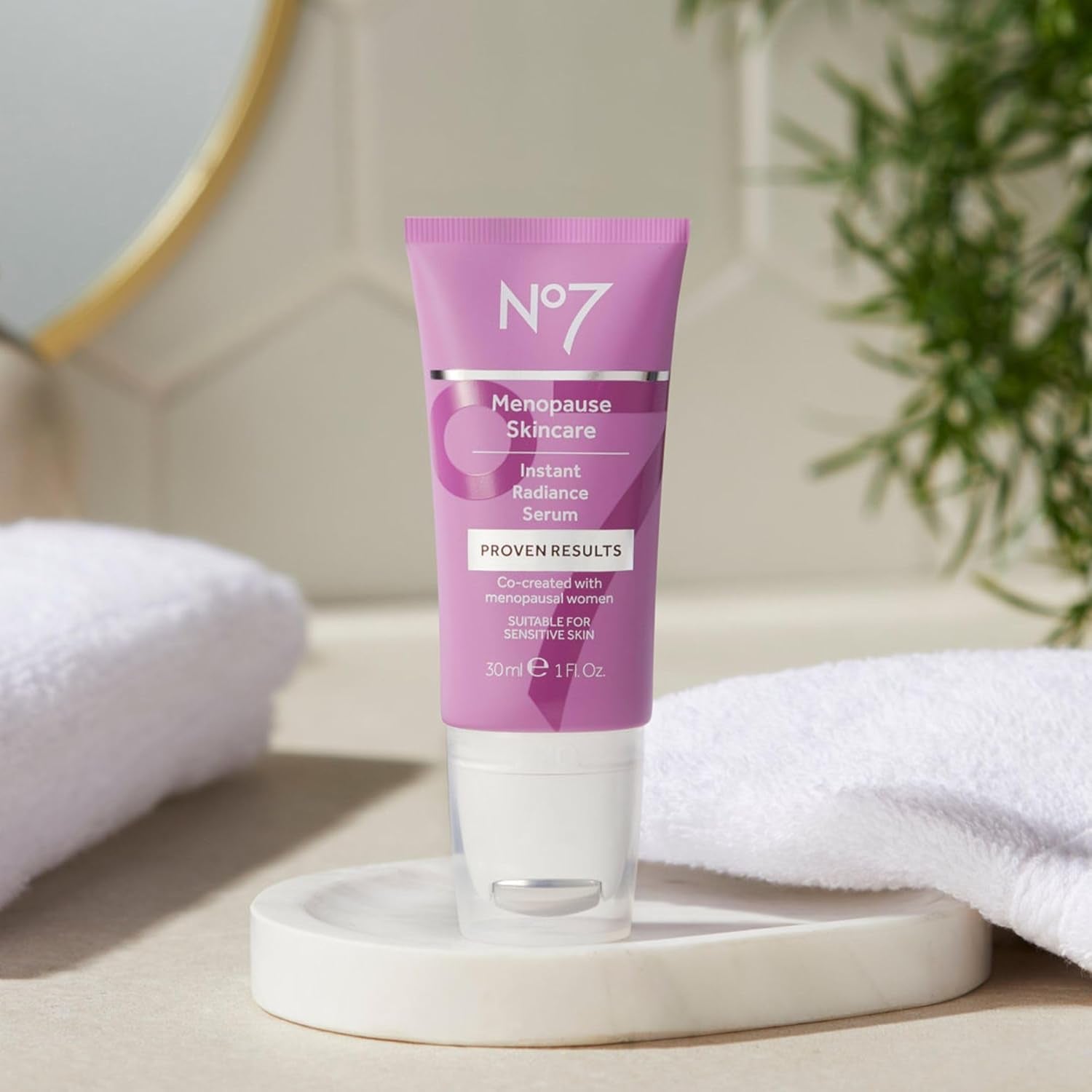 No7 Menopause Skincare Instant Radiance Serum – Hydrating Facial Serum with Hyaluronic Acid + Collagen Peptides for Firmer, Healthier Looking Skin – with Cooling Applicator (30Ml)